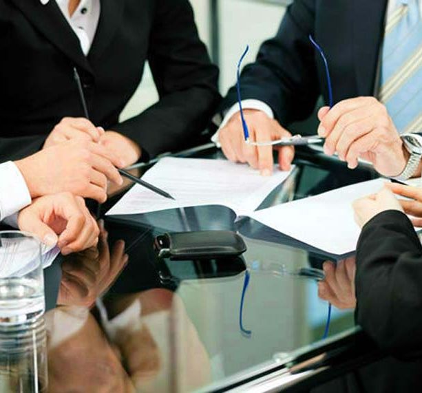 Asesorías Cegarra personas reunidas